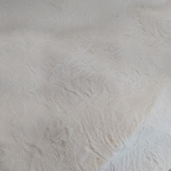 CRATE & BARREL! 100% COTTON CREAM ON CREAM ABSTRACT FLORAL TEXTURE TABLECLOTH! - Picture 6 of 12